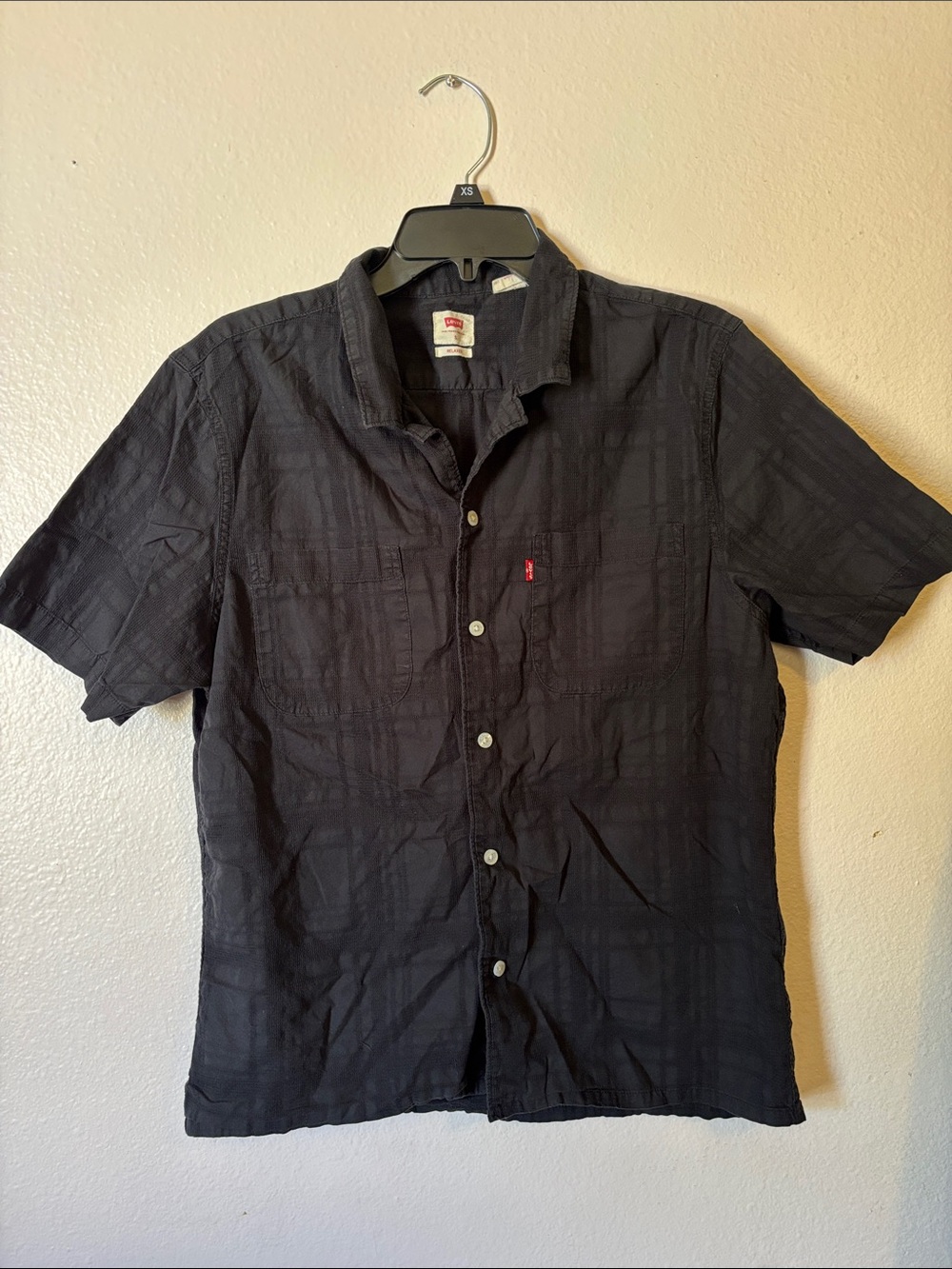 Levi’s Men’s Short Sleeve Tonal Plaid Casual Button Down Shirt Black